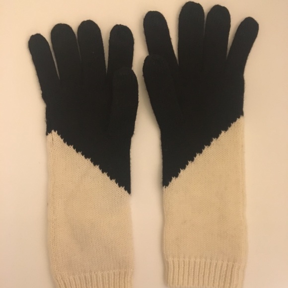 Ugg Fine Gauge Colorblock Knit Smart Gloves - Picture 3 of 5